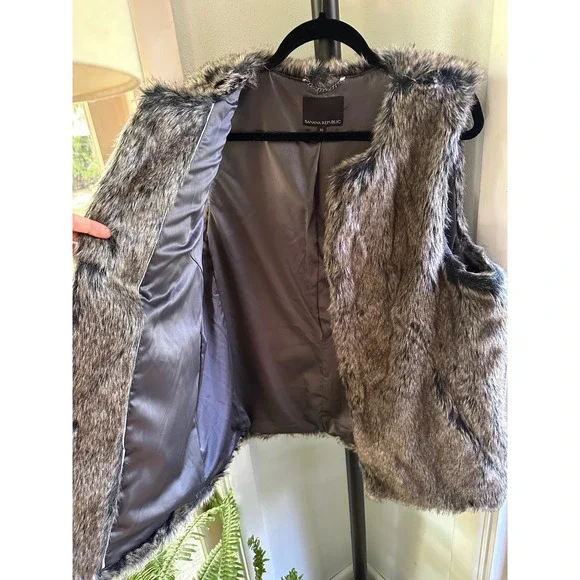Banana Republic Womens Faux Fur Vest XL Gray Brown Open Front Chain Detail - Picture 4 of 9